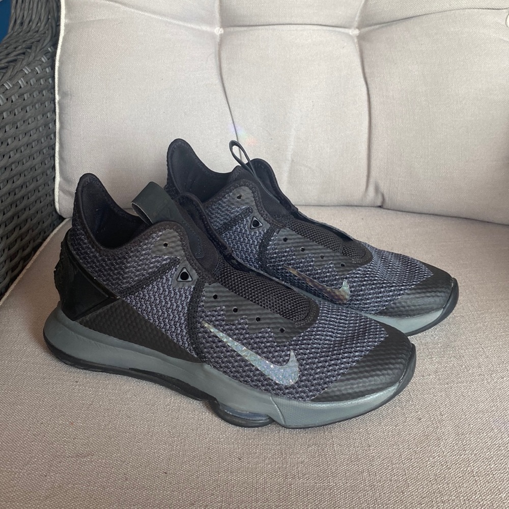 Lebron Witness Nike